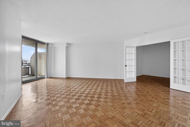 Photo - 7111 Woodmont Ave Unit 309