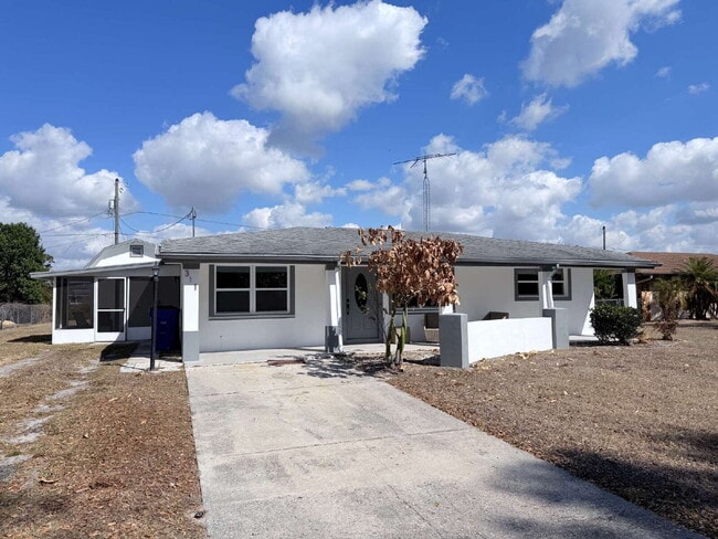 Building Photo - 4-bedroom, 2-bathroom