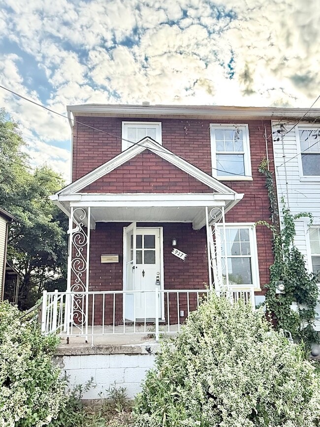 Building Photo - 927 Vankirk St Rental