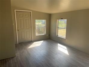 Photo - 312 Gleese St