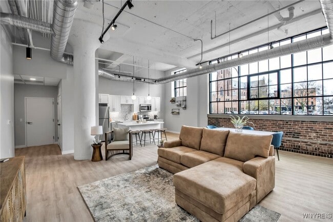 Photo - 628 Ellicott St