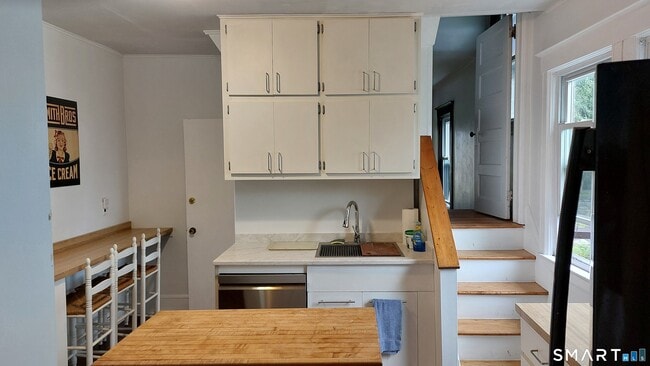 136 Mead Ave