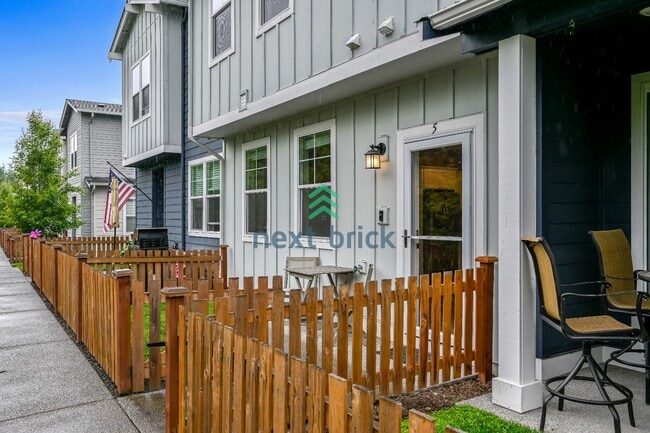Photo - 3 Bed, 2.5 Bath Beautiful Townhouse Available for Rent!
