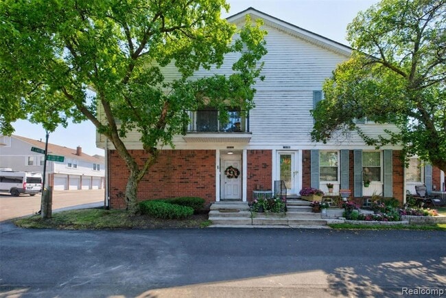 Building Photo - 26070 N Lake Dr