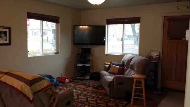 Photo - 715 11th Street West