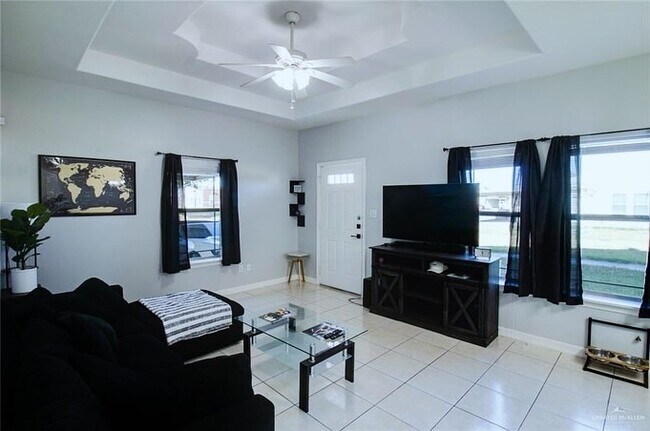 Living room - 3119 Scotland Dr Unit 2