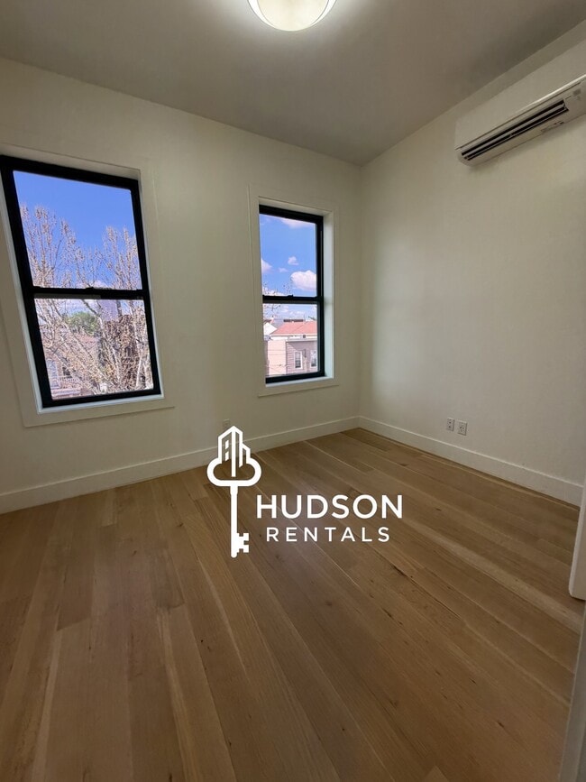 50 Grace St 3L - 52 Grace St Unit 3L