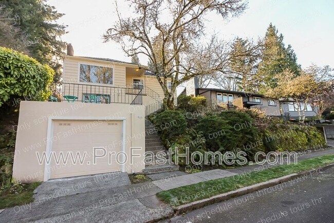 Photo - 616 SW Moss St