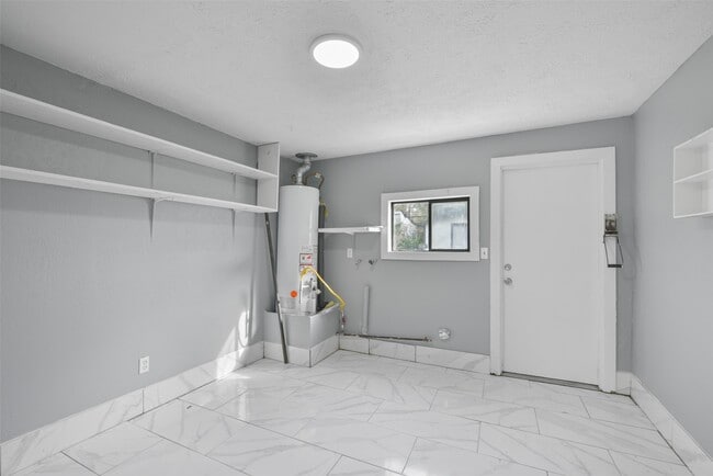 Photo - 1913 Scarborough Ln