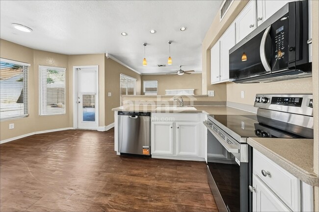 907 N Albert Dr
