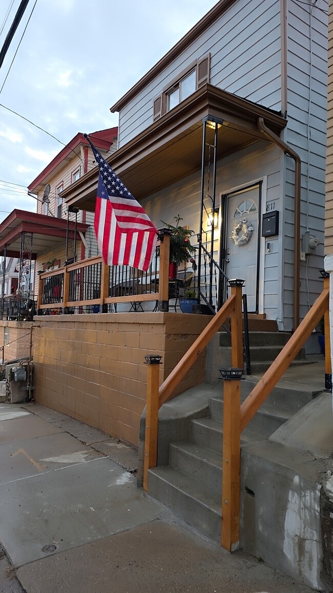 Photo - 811 Excelsior St