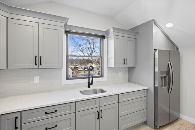 Building Photo - 42 Lamport Ave