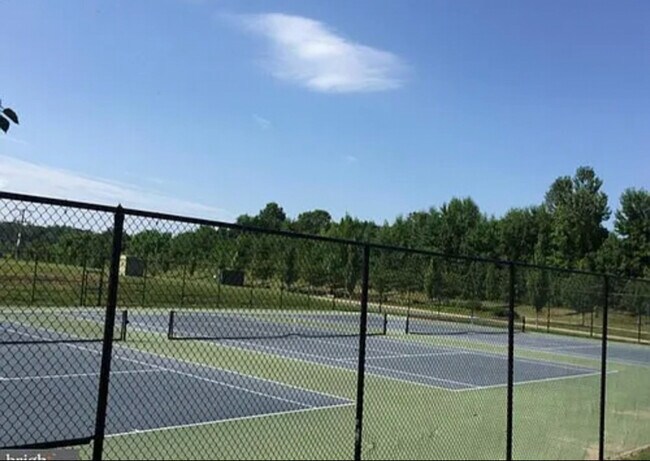 Photo - 2637 Glenriver Way