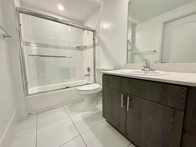 Photo - 7707 NW 7th St Unidad 1-205