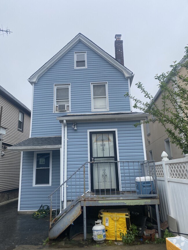 Building Photo - 62-95 Wetherole St Rental