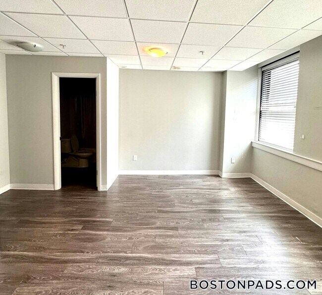 Building Photo - 507 Main St Rental