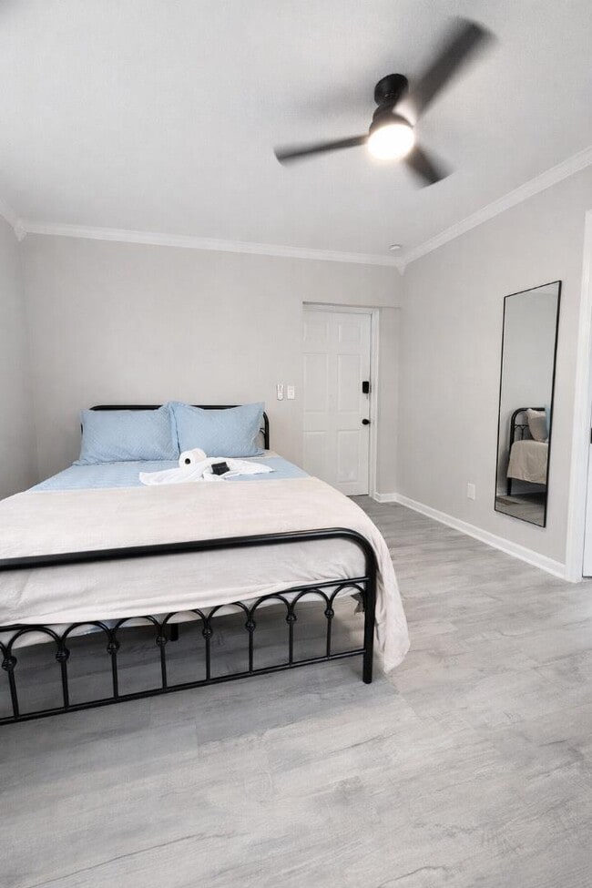 Photo - 807 Ave M SW