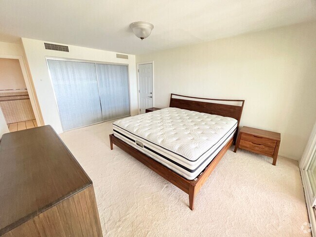 Building Photo - 619 Puuikena Dr Unit Downstairs Rental