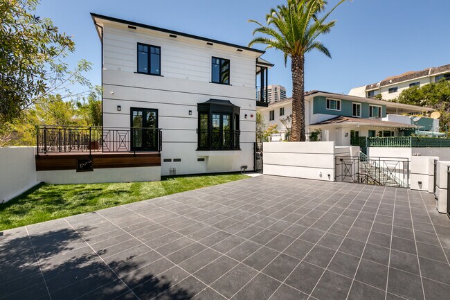 1307 S Beverly Glen Blvd