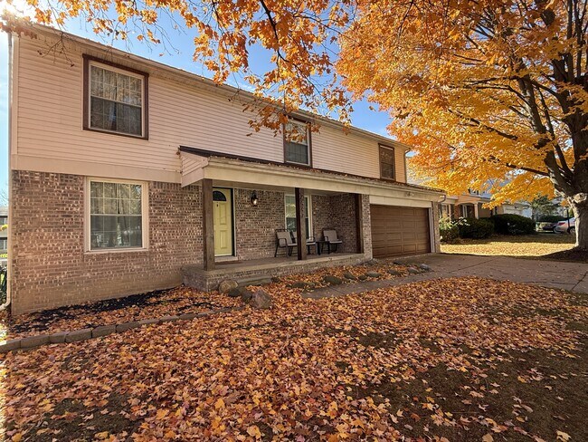 Photo - 2447 Roanoke Dr