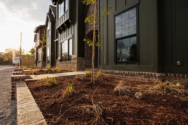 Photo - 501 W Cheves St