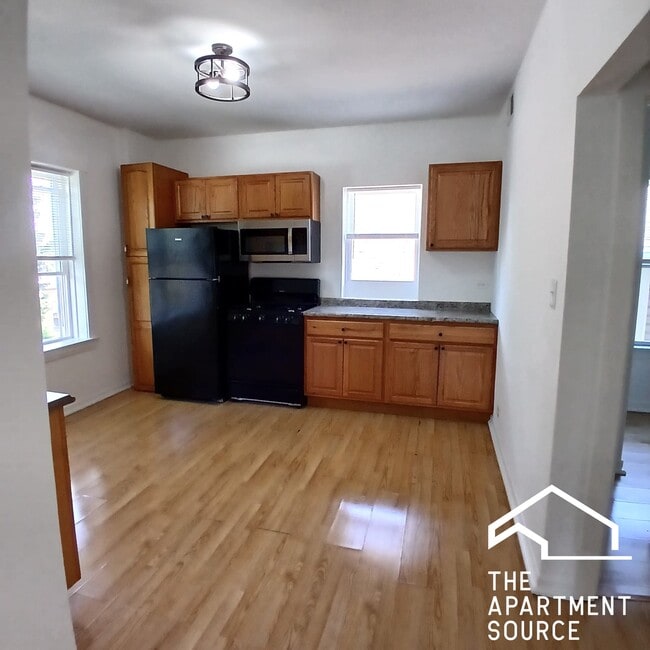 Photo - 4652 W Palmer St Unit 2