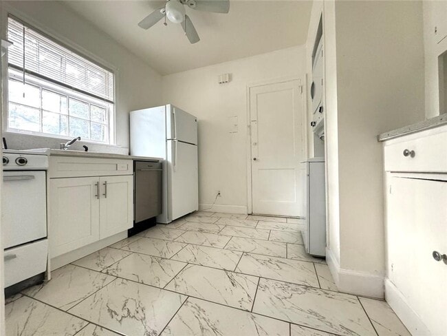 Photo - 72 Delmont Dr NE Unidad E1