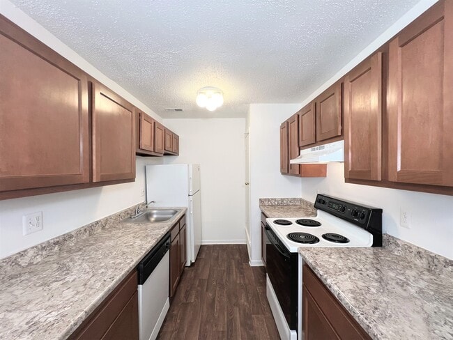 3BD, 1BA - Kitchen - Kimberly Club Apartments