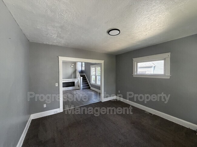 Building Photo - 856 E 155th St