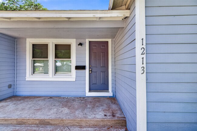 Photo - 1213 Allen St