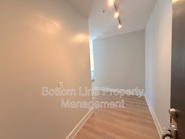 Photo - 1101 W 1st St Unit 105