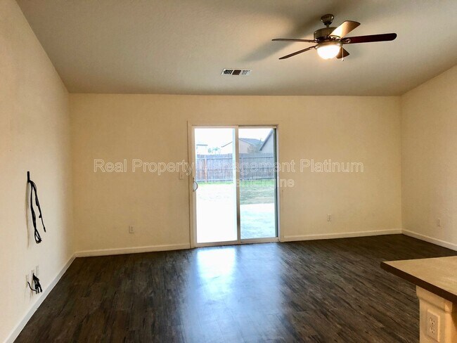 Photo - 5886 E Fillmore Ave