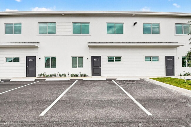 Photo - 4965 Serafica Dr