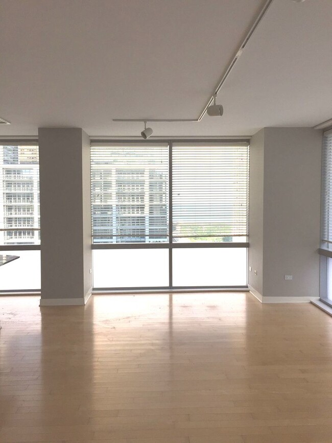 Photo - 8 E Randolph St Unidad 1804