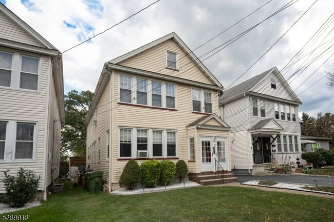 Building Photo - 312 E Elm St Unit 1