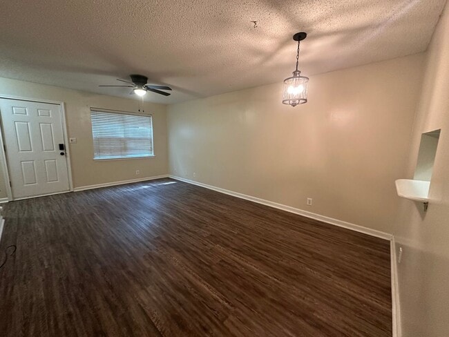Photo - Take a look at this 2-bedroom, 1.5-bathroom!