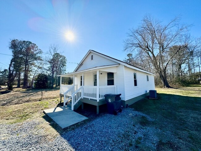 Photo - Lovely 2 Bedroom Rancher… Waiting for You ...