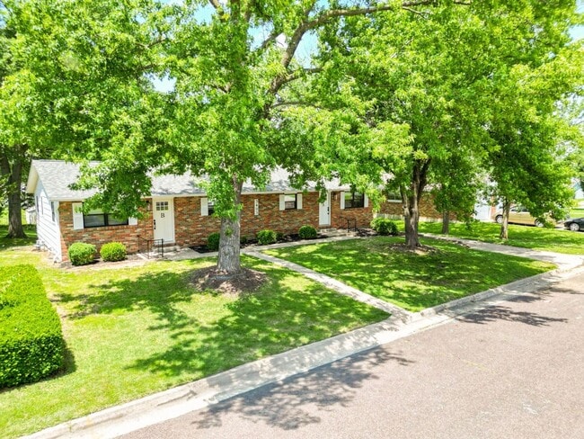Building Photo - 3405 Balboa Ln Unit B
