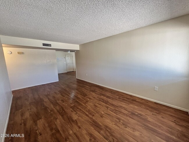 3147 E Edgewood Ave
