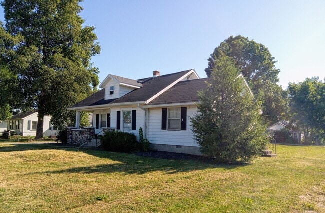 Photo - Beauty Near the College