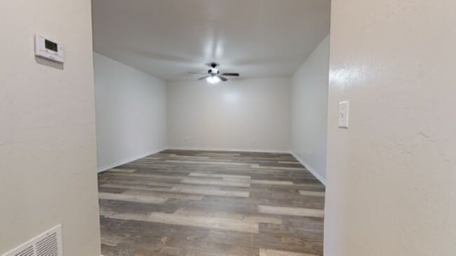 Photo - 415 James St