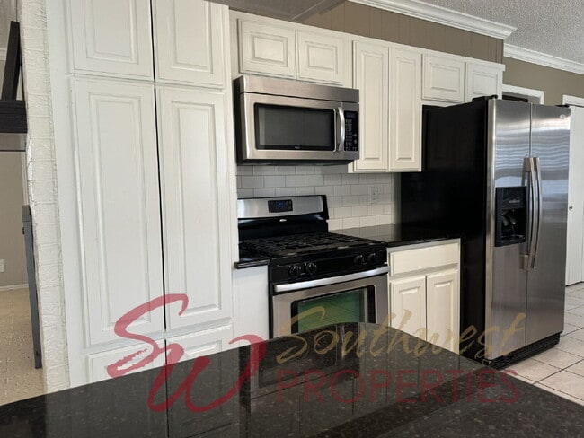 Photo - Lovely, spacious home that welcomes you in!