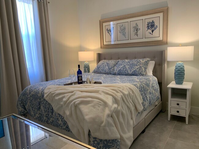 queen bedroom - 2737 Linda Dr