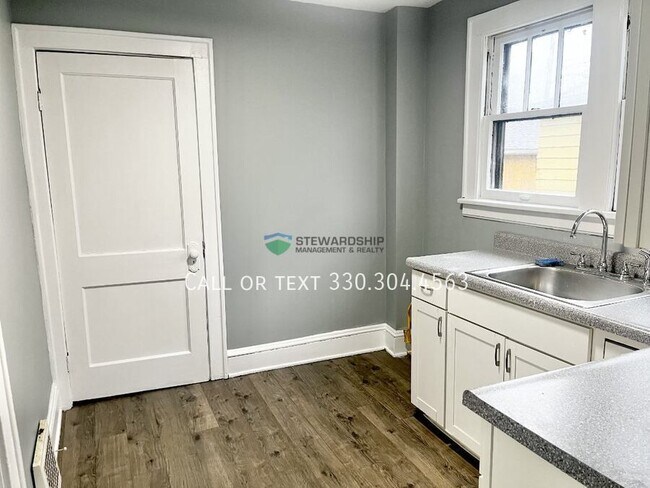 Photo - 1012 Brown St