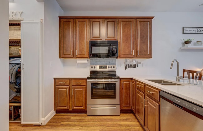 Photo - 52 Thornbury Dr