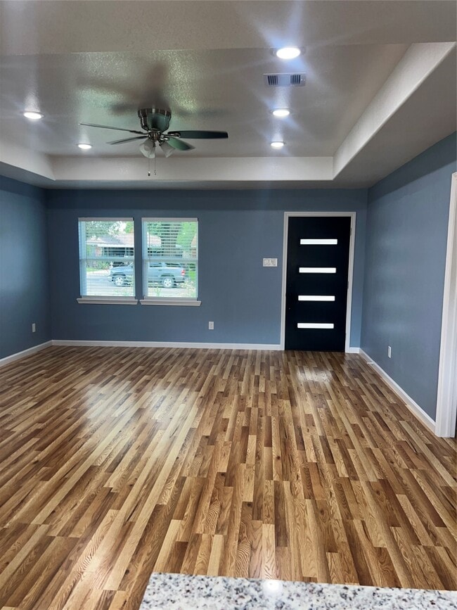 Photo - 7613 Lady St