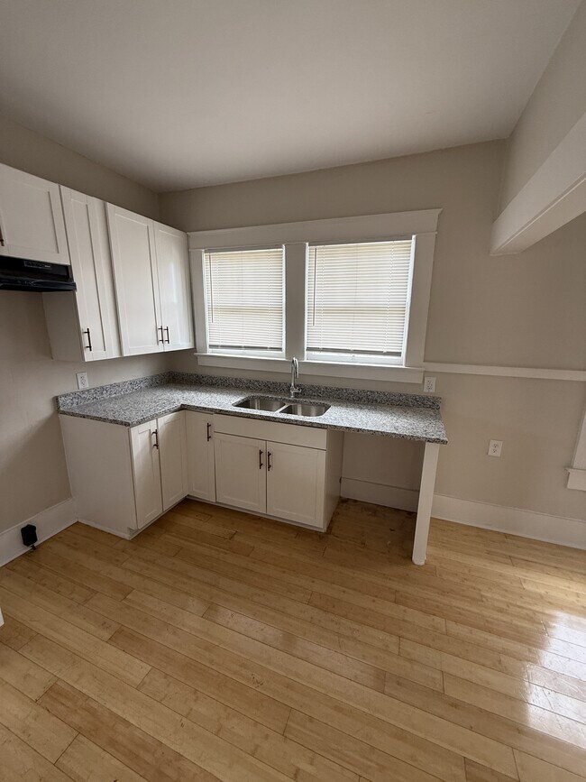 Photo - 208 58th St N