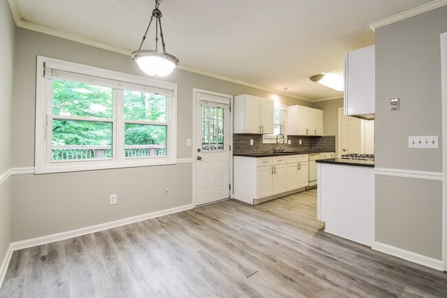 Photo - 310 Victoria Dr