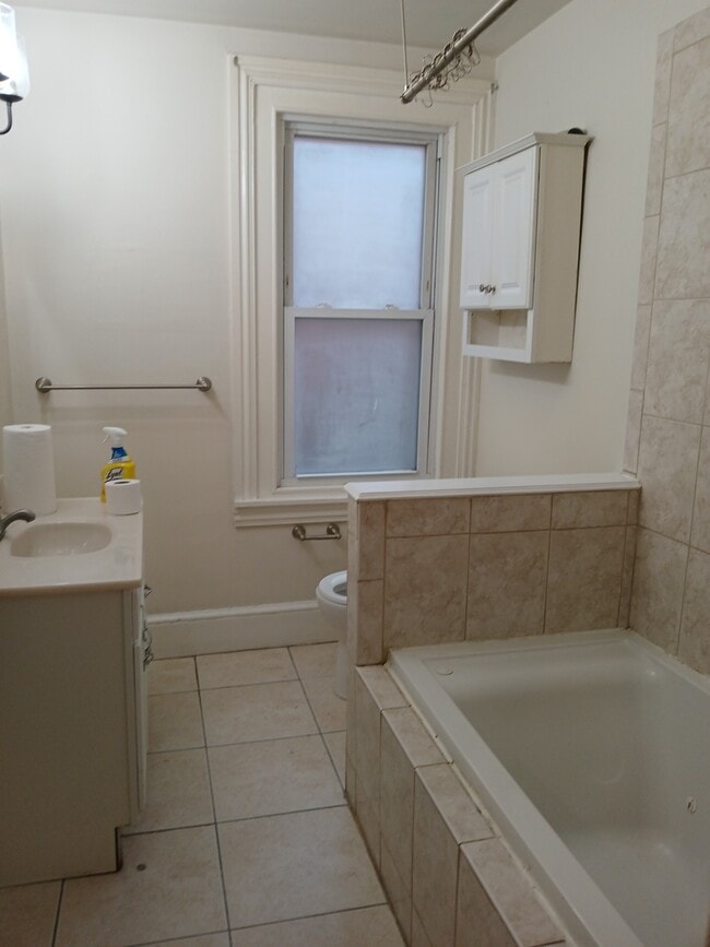 Photo - 210 W Montgomery Ave Unidad 1st floor