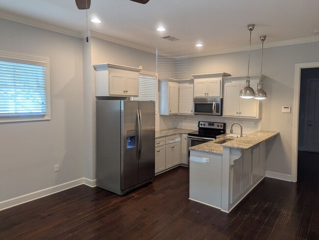 Building Photo - 3 bed 3 bath Condo Great Downtown Location